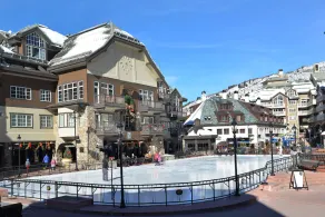 Le meilleur emplacement en Colombie-Britannique, à pied des écoles de ski / remontées mécaniques, des pistes de ski, équipements Hyatt - Image 2