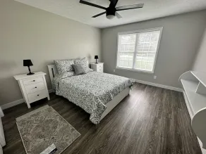 Beautifully remodeled duplex near the ARK encounter. This listing is for 1 side. - Image 5
