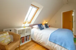 White Cottage Apartment - Image 5