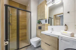 Emihouse Riverside Premium Apartments - Free Parking, City Center - Image 5