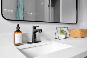 4016 Upper A · 3b1b Newly Remodeled Unit/3 mins to Gas Works Park - Image 3