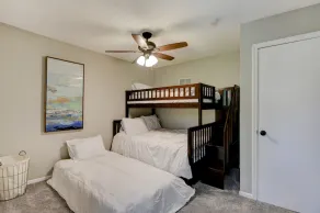 ♥Cozy Townhome w Lux Beds♥Full Kitchen♥ Deck♥Park access two doors down♥ - Image 5