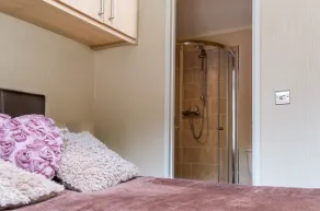 A beautiful Cabin on the 5 star White Cross Bay in a quiet area of the park - - Image 4