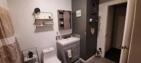 Cool & cozy city retreat -15 min drive to Seattle! - Image 4