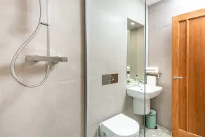 Host & Stay - Feversham House - Image 3