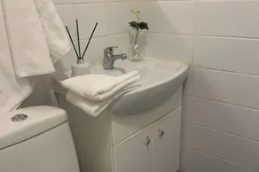 Studio - Sleeps 3 - WiFi - Close to Attractions - Image 3