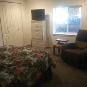 Stylish 2bd lower level  apt in newer constructed south hill home - Image 4