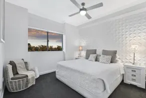 Waterfront Penthouse with heated jacuzzi and private rooftop terrace - Image 3