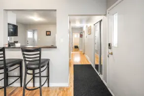 V@Home  Stylish 5BR/2BA Retreat, Central Location, Groups & Families - Image 2