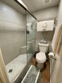 MEILLEUR EMPLACEMENT 2 Ascenseur Bd / 2BA Main St Ville Familiale Condo Capacité 6-8 personnes - Image 4