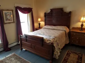Cozy farmhouse (east side), 2 bedrooms, in the heart of nature's playground - Image 5