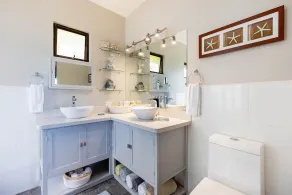 Stunning Ocean Views from every room .... walking distance to two great beaches! - Image 2