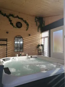 Gîte con griglia, terrazza e idromassaggio - Image 2