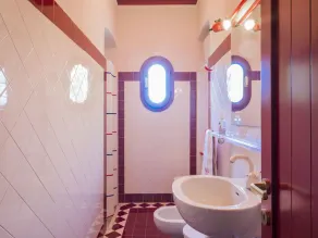 Atemberaubendes alleinstehendes Ferienhaus für 9 Gäste mit  W-LAN, TV und Innenhof - Image 5