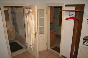 70m ² lägenhet med direkt tillgång till trädgården - Image 3