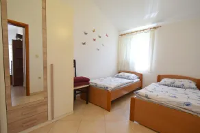Apartamento para dos personas con una terraza Turčić, Krk (A-19385-a) - Image 4
