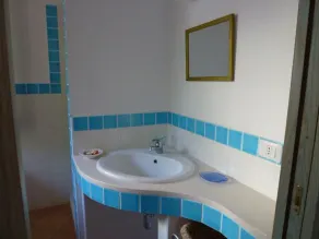 Primeira linha. Moradia com uma grande varanda em 3 lados. Wi-Fi grátis - Image 3