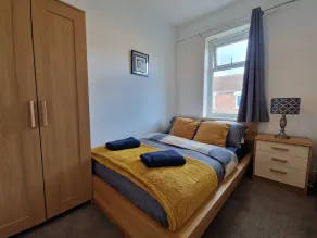 Apartment - Sleeps 4 - Parking - WiFi - Image 3