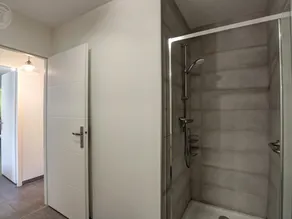 Appartement Moderne avec Balcon et Internet Fibre à Saint-Genest-Malifaux - Image 2