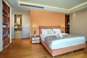 Sparkling ocean views with heated pool - Image 2