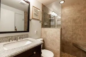 All Seasons Condo Close to Gondola - Image 3