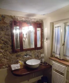 Monsagrati: Hus med have - Image 3