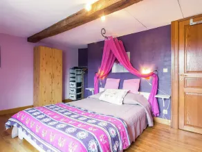 Scenic Retreat in Gimnée - Image 5