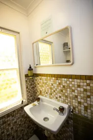 Swan Cove Garden Cottage - Image 2