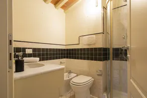 Elegant apartment with parking, air conditioning, Wi-Fi, in the Old Town, with a view - Image 5