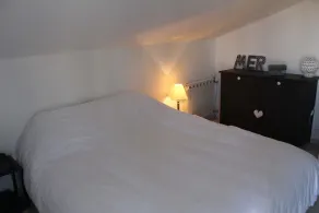 Logement indépendant à l’étage d'une maison - jardin, terrasse, 2km de la plage - Image 4