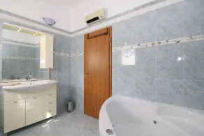 Holiday house Luna * 1000 m2 fenced garden, terrace, private pool - Image 2