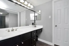 Luxurious stay at the Galleria and Downtown  - Image 5