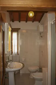Villa Pozzonovo ist ein altes Bauernhaus aus Stein, nur wenige Gehminuten vom Zentrum von Castiglion - Image 3