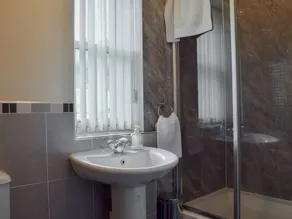3 bedroom accommodation in Kelty, near Dunfermline - Image 2