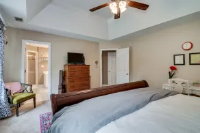 Lovely farmhouse style home in a quiet neighborhood - Image 4