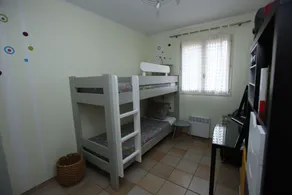 Detached villa with a pool and air conditioning, nestled between the sea and the mountains on the Côte d'Azur. - Image 5