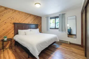 Dog Friendly, On Shuttle Route, Private Hot Tub, Near River, Walk to Town - Image 5