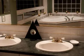 Oceanview Guest Suite with Large 2 Person Soaker Tub - Image 4
