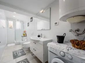 Pretty Apartment With Balcony - Image 4