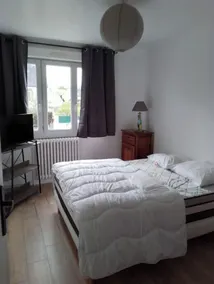 Spacious And Cosy 80 M House Located In Séné - Image 4