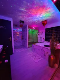 Romantic accommodation with heated indoor pool, sauna, spa, roof top kitchen - Image 5
