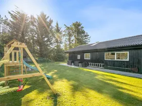 Spaziosa casa adatta alle famiglie con griglia e terrazza - Image 2