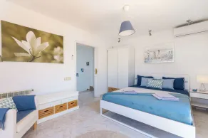 Beautiful 4-bedroomed villa with panoramic views overlooking Palma Bay, Mallorca - Image 5