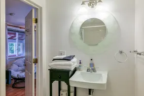 Large Open Concept 1BR/1Bath w Full Kitchen - Image 2