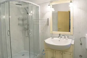 Neu renovierte 6-Schlafzimmer-Villa mit Pool und Sauna in der Nähe toller Strände - Image 3