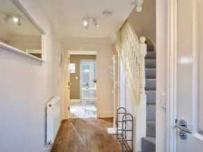 Stunning 3 Bed Town House with Private Parking - Image 2