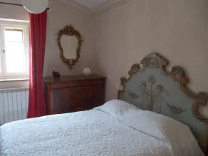 Palazzo Neri: En historisk Palazzo Beliggende på en Noble Square - Image 3