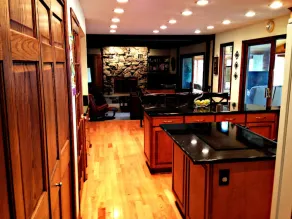 Spacious Lake House with Beautiful Views and 123 Feet of Swimming Frontage - Image 4