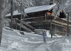 Wunderschönes Ski In-Ski Out Chalet nahe der Spitze des Western Express Skilifts. - Image 4