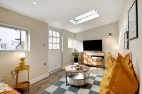 Beautifully refurbished cottage in lower Wivenhoe. - Image 5